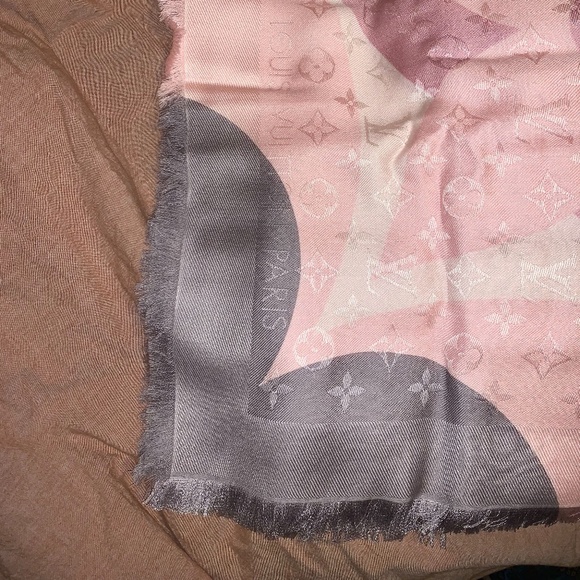 Louis Vuitton Silk Wool Scarf - Picture 4 of 5